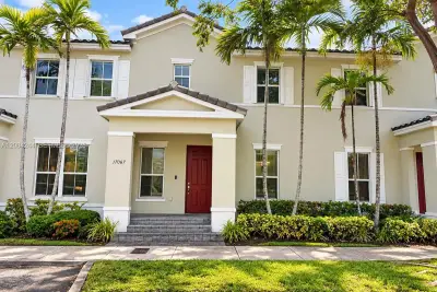 17067 SW 93rd St, Miami: photo 1 of 29