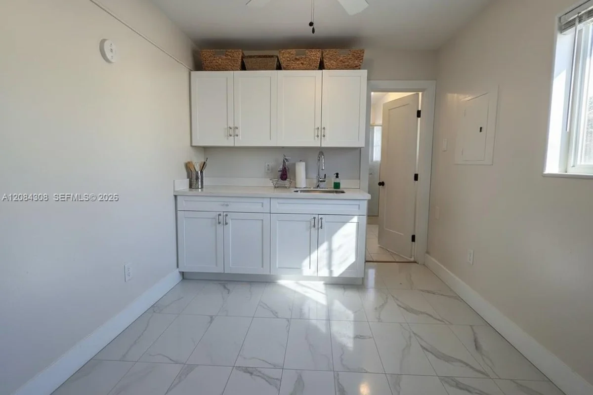 1430 N 68th Ave #B, Hollywood: photo 1 of 15