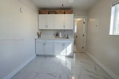 1430 N 68th Ave #B, Hollywood: photo 1 of 15