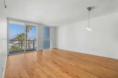 253 NE 2nd St #1007, Miami: photo 1 of 45