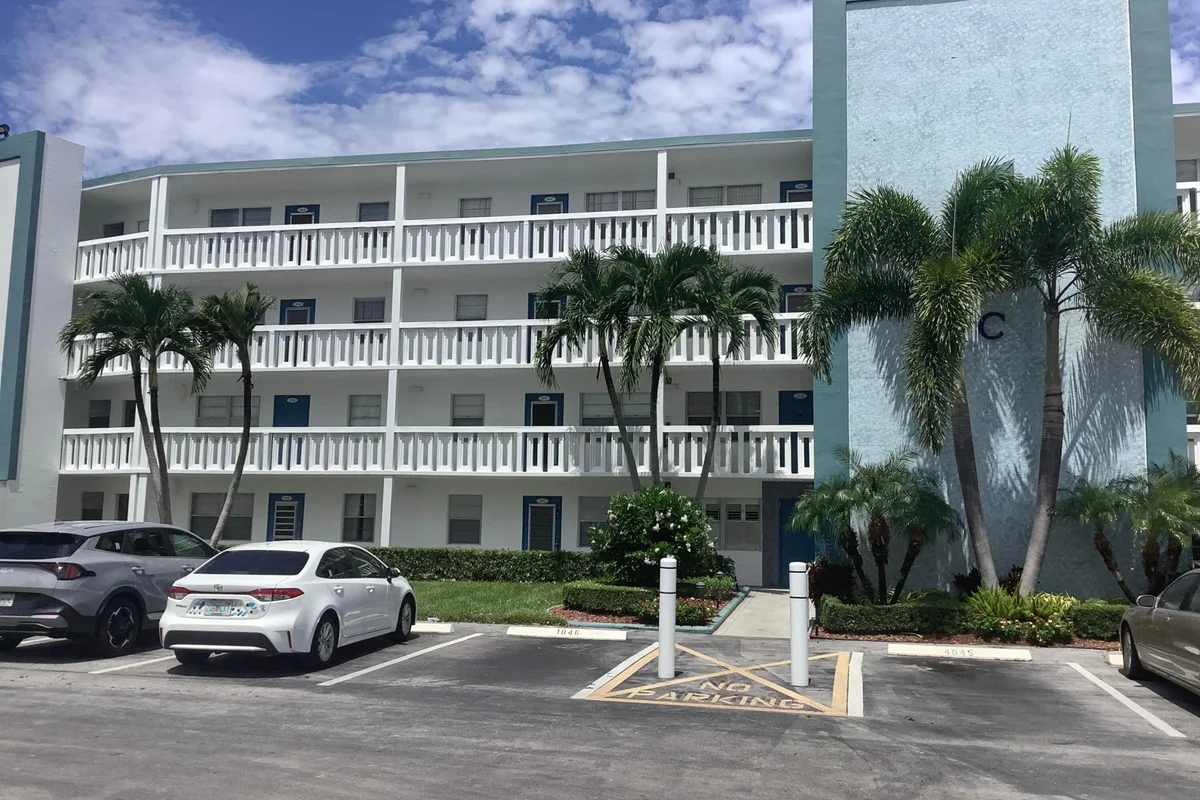 1045 Exeter C, Boca Raton: photo 1 of 24