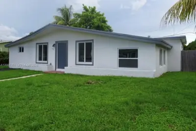 20021 NW 14th Ct, Miami Gardens: photo 1 of 12
