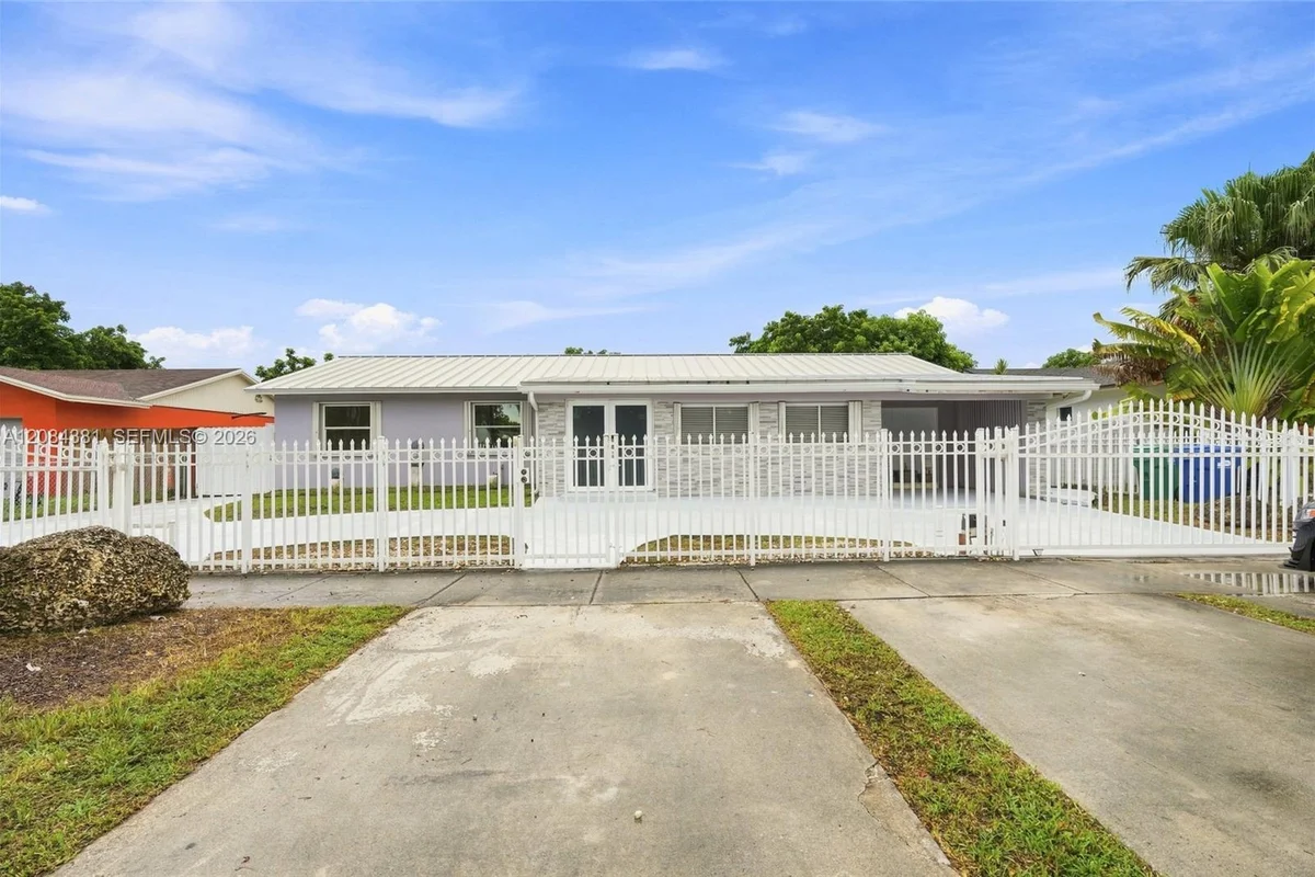 11050 SW 160th St, Miami: photo 1 of 35