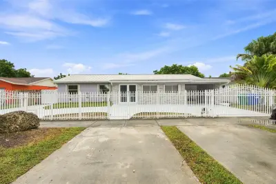 11050 SW 160th St, Miami: photo 1 of 35