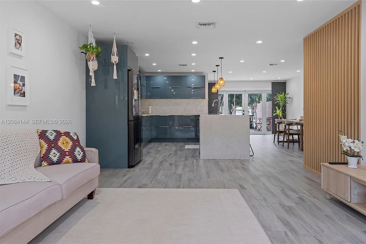 4868 Sheridan St #5, Hollywood: photo 1 of 41