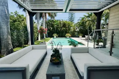 301 Palmetto St, West Palm Beach: photo 1 of 23