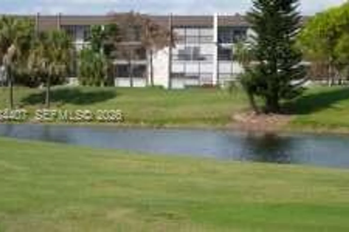 6100 NW 44th St #405, Lauderhill: photo 1 of 34