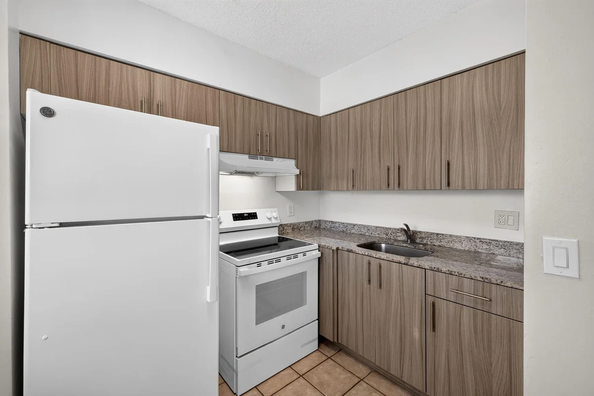 1007 W Prospect Rd #205, Fort Lauderdale: photo 1 of 28