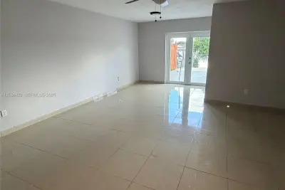 7006 W 17th Ct, Hialeah: photo 1 of 24