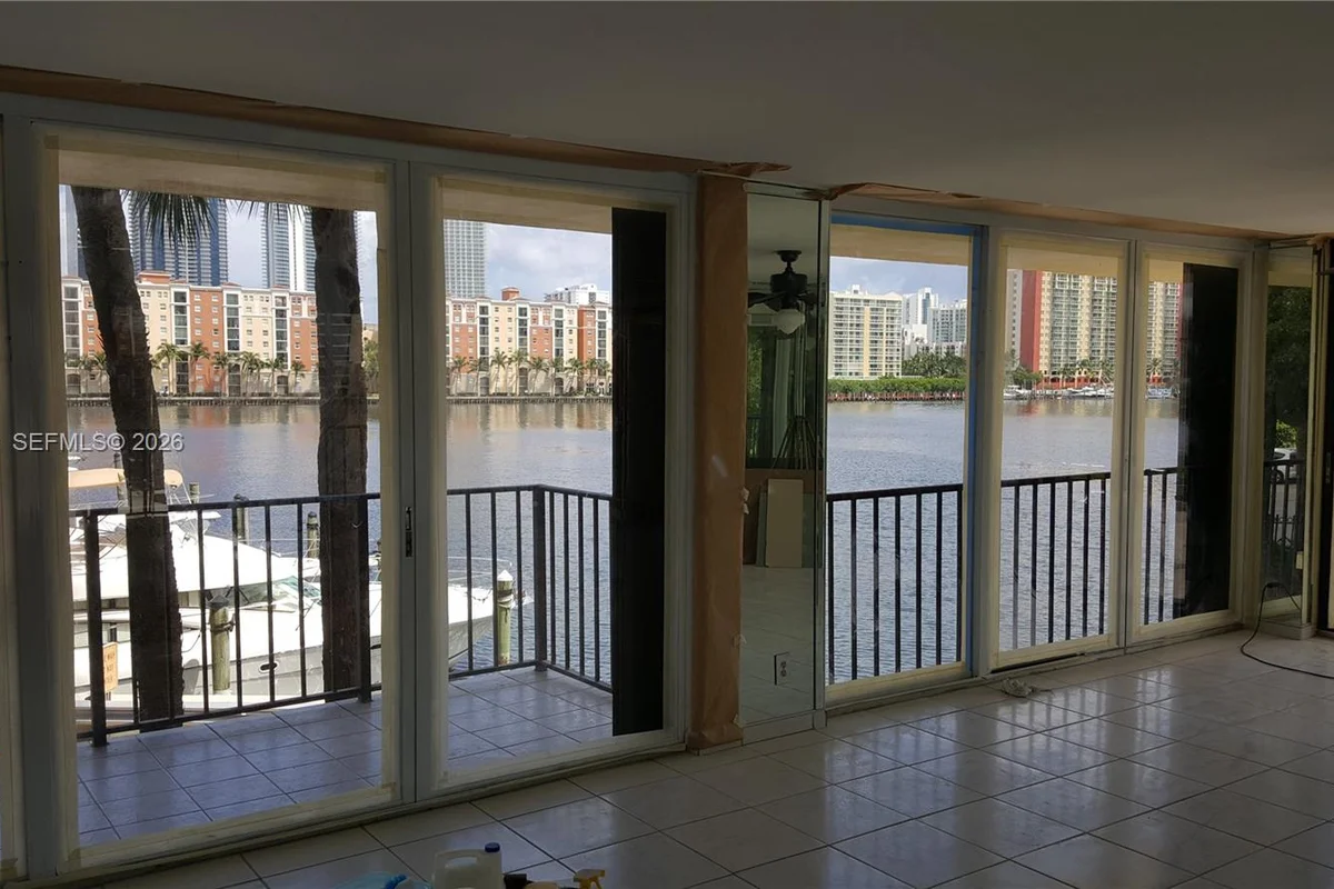 Condo in Sunny Isles Beach: photo 1 of 21