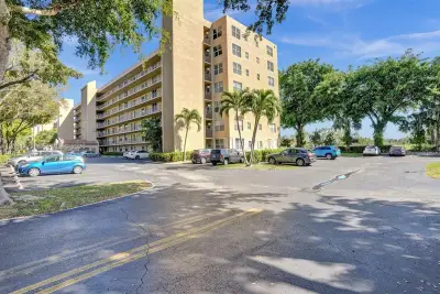 4570 NW 18th Ave #202, Deerfield Beach: photo 1 of 38