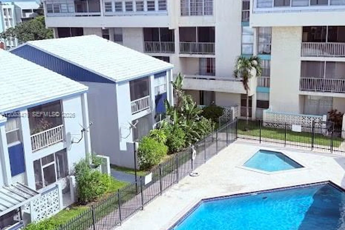 2029 NW 46th Ave #E402, Lauderhill: photo 1 of 12