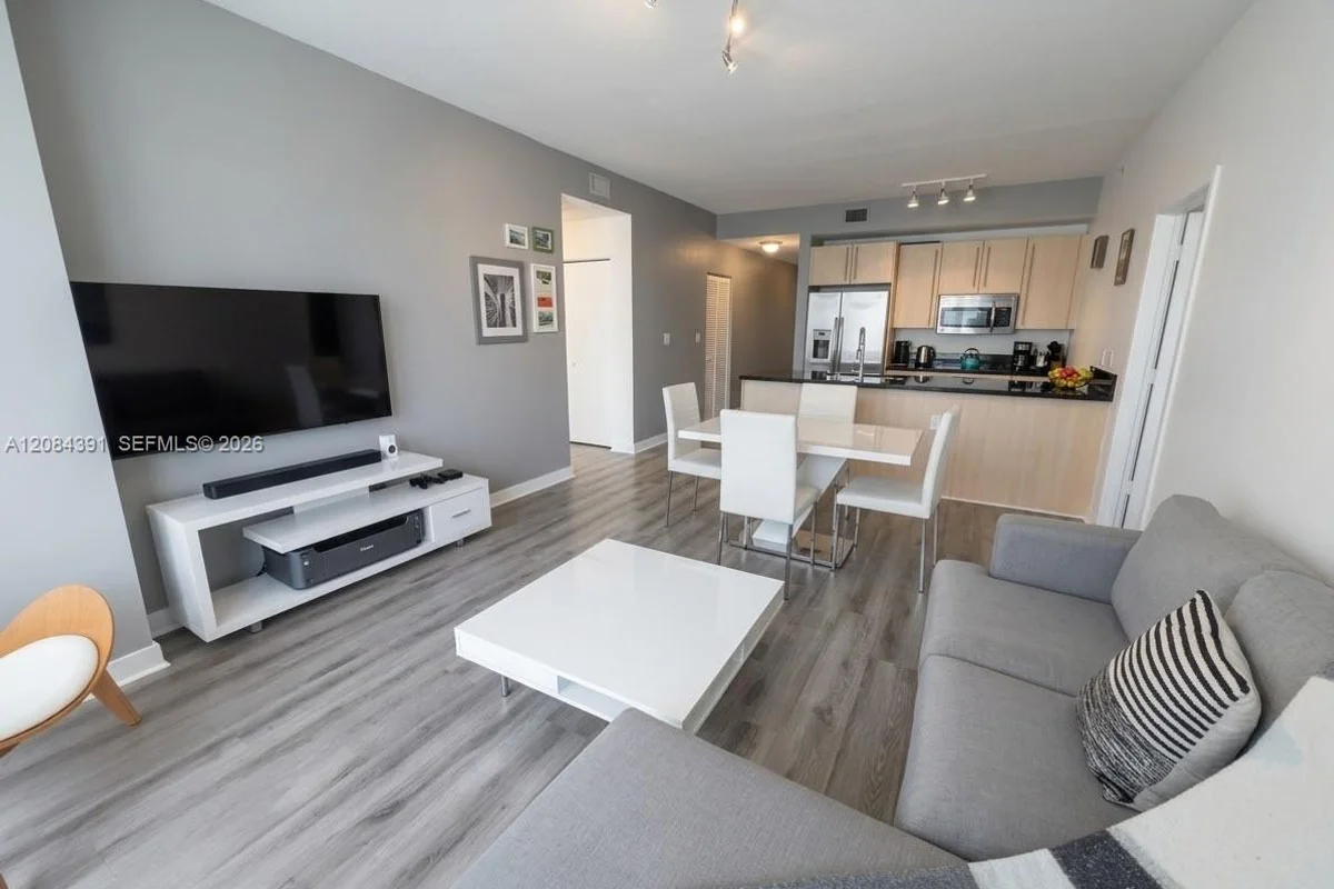 79 SW 12th St #2410-S, Miami: photo 1 of 14