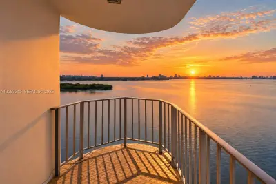 11930 N Bayshore Dr #1405, North Miami: photo 1 of 60