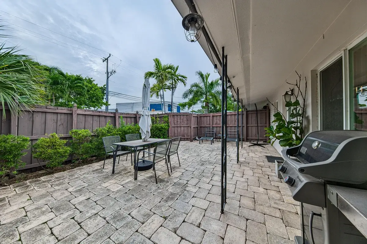 701 NE 22nd Dr, Wilton Manors: photo 1 of 36