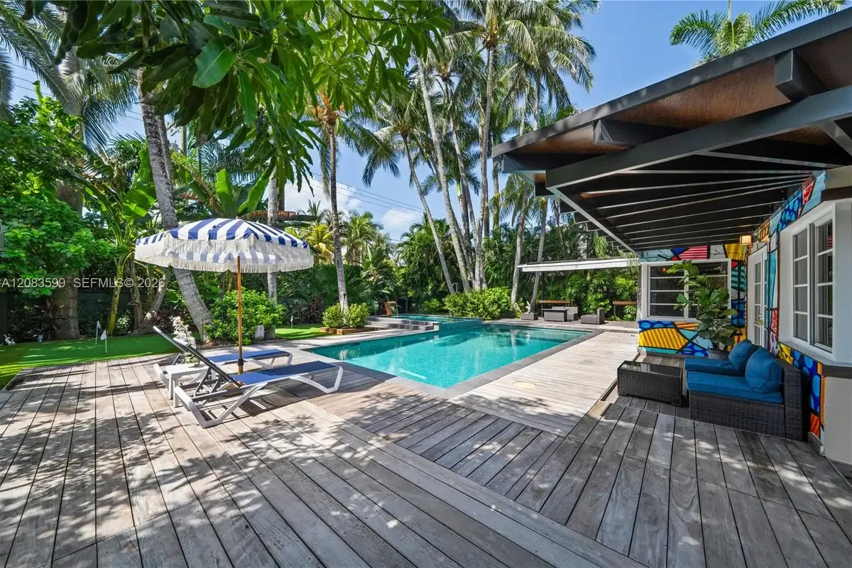 238 E San Marino Dr, Miami Beach: photo 1 of 41