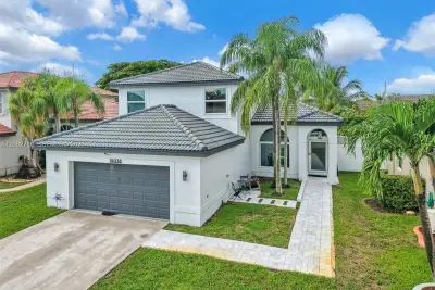 18038 SW 12th Ct, Pembroke Pines: photo 1 of 39