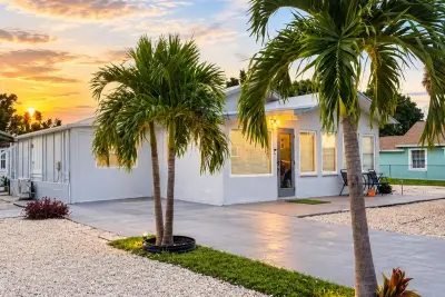 115 Walker Ave, Greenacres: photo 1 of 9