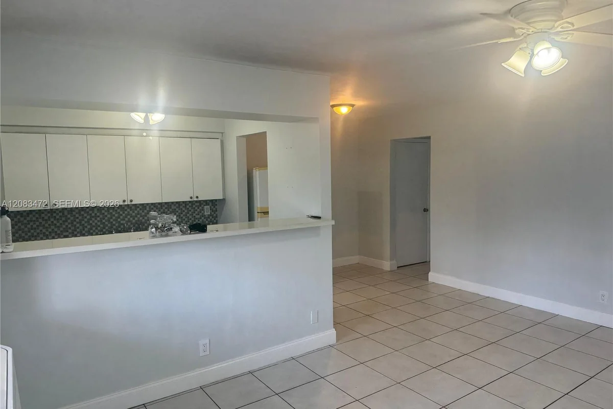 Condo in Hollywood: photo 1 of 6