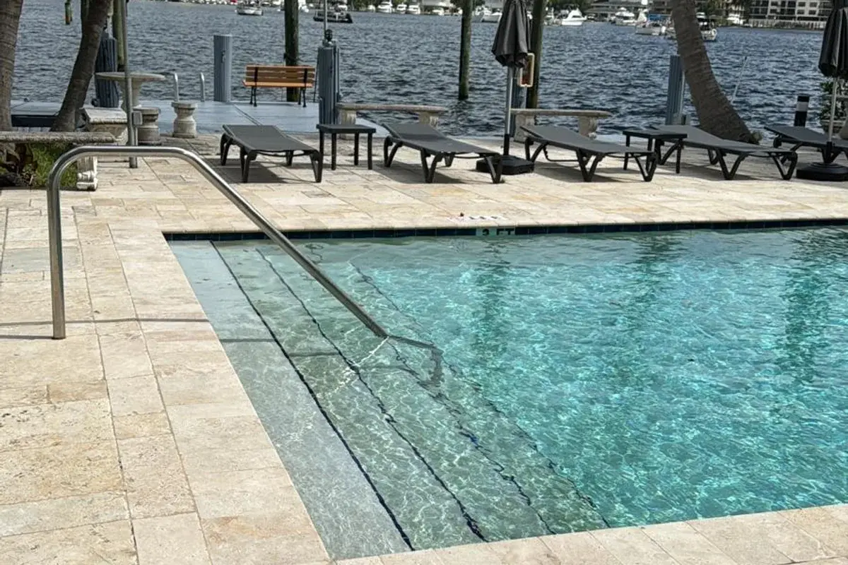 468 Golden Isles Dr #101, Hallandale Beach: photo 1 of 8