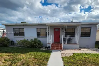 130 E 35th St, Hialeah: photo 1 of 24
