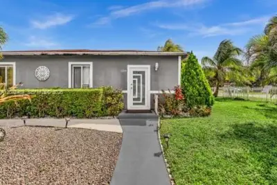 10055 NW 5th Ave, Miami: photo 1 of 6