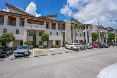 10455 NW 82nd St #10, Doral: photo 1 of 42