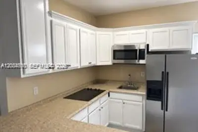 Apartment in Hialeah: photo 1 of 5