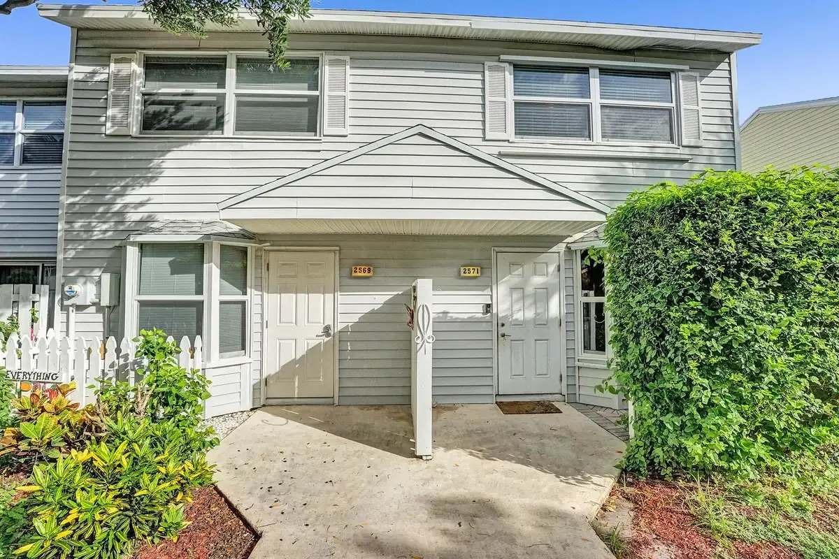 2571 NE 15th St, Pompano Beach: photo 1 of 51