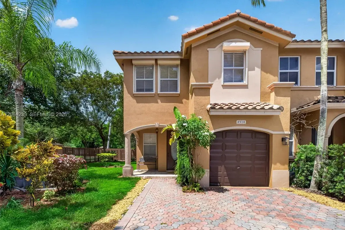 8928 SW 109th Ave, Miami: photo 1 of 38