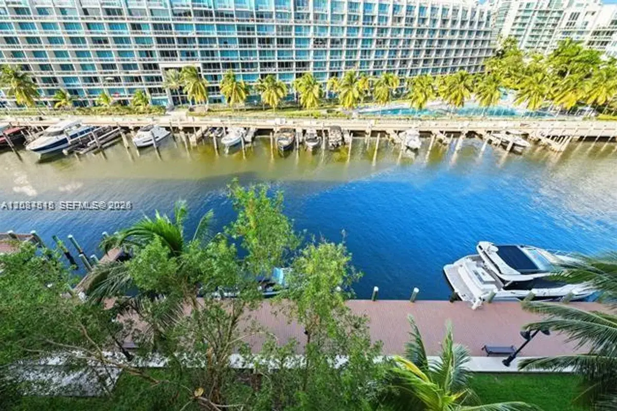 3001 NE 185th St #615, Aventura: photo 1 of 37