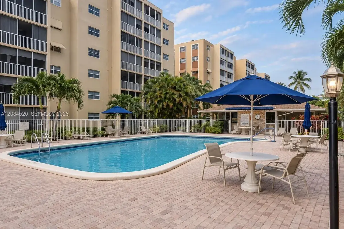 620 NE 12th Ave #504, Hallandale Beach: photo 1 of 28