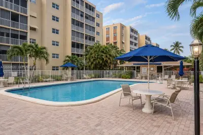 620 NE 12th Ave #504, Hallandale Beach: photo 1 of 28