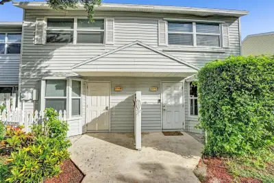 2571 NE 15th St, Pompano Beach: photo 1 of 51