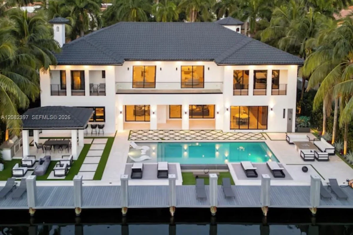 131 Royal Palm Dr, Fort Lauderdale: photo 1 of 44