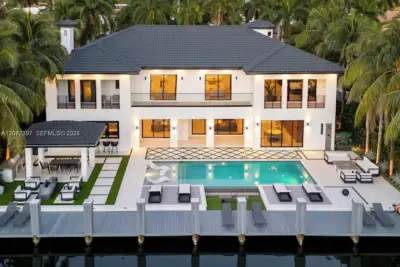 131 Royal Palm Dr, Fort Lauderdale: photo 1 of 44