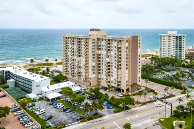 2000 S Ocean Blvd # Blvd #LF, Lauderdale-by-the-Sea: photo 1 of 33