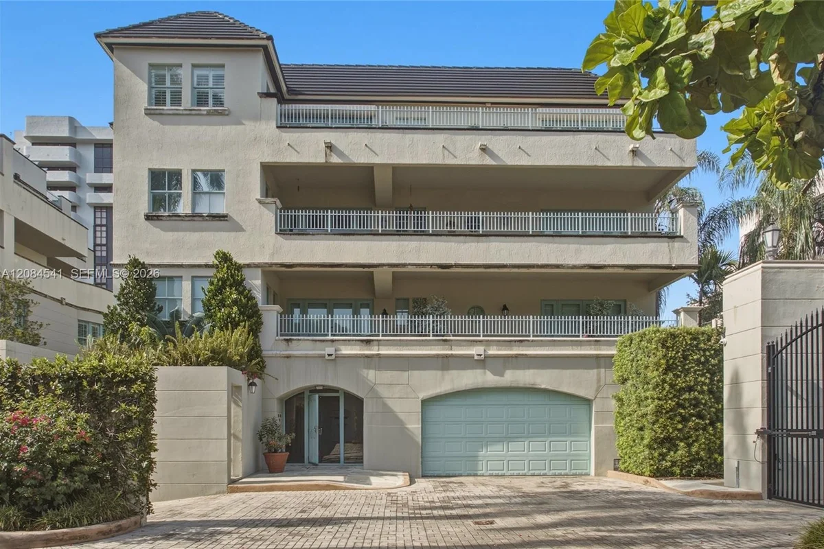 2600 Segovia St #703, Coral Gables: photo 1 of 37
