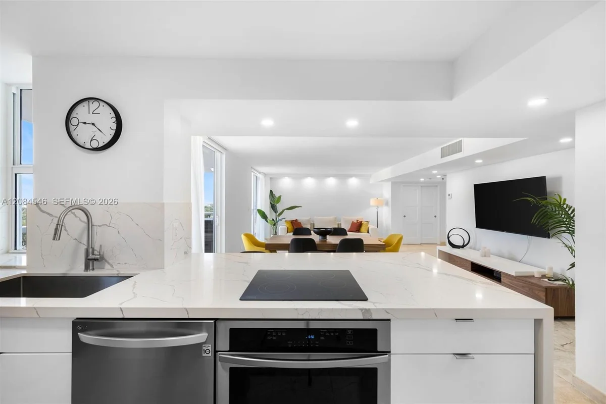 2401 Collins Ave #1508, Miami Beach: photo 1 of 43