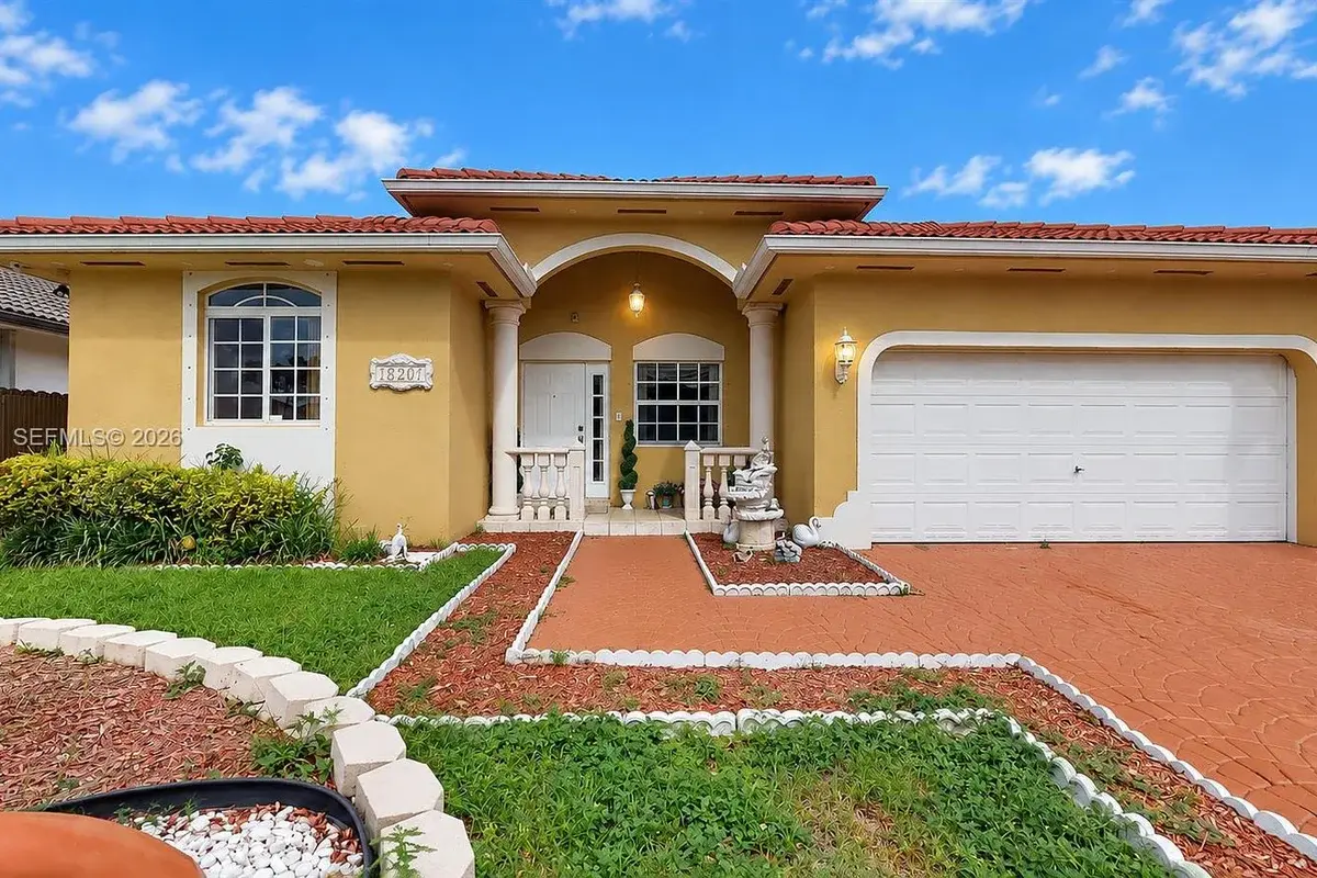 18201 SW 144th Ct, Miami: photo 1 of 37