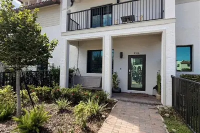 8316 NW 43rd St, Doral: photo 1 of 24