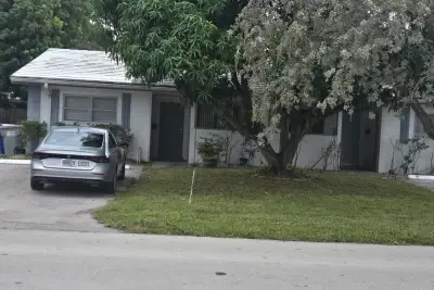 2521 NE 10th St #1, Pompano Beach: photo 1 of 8