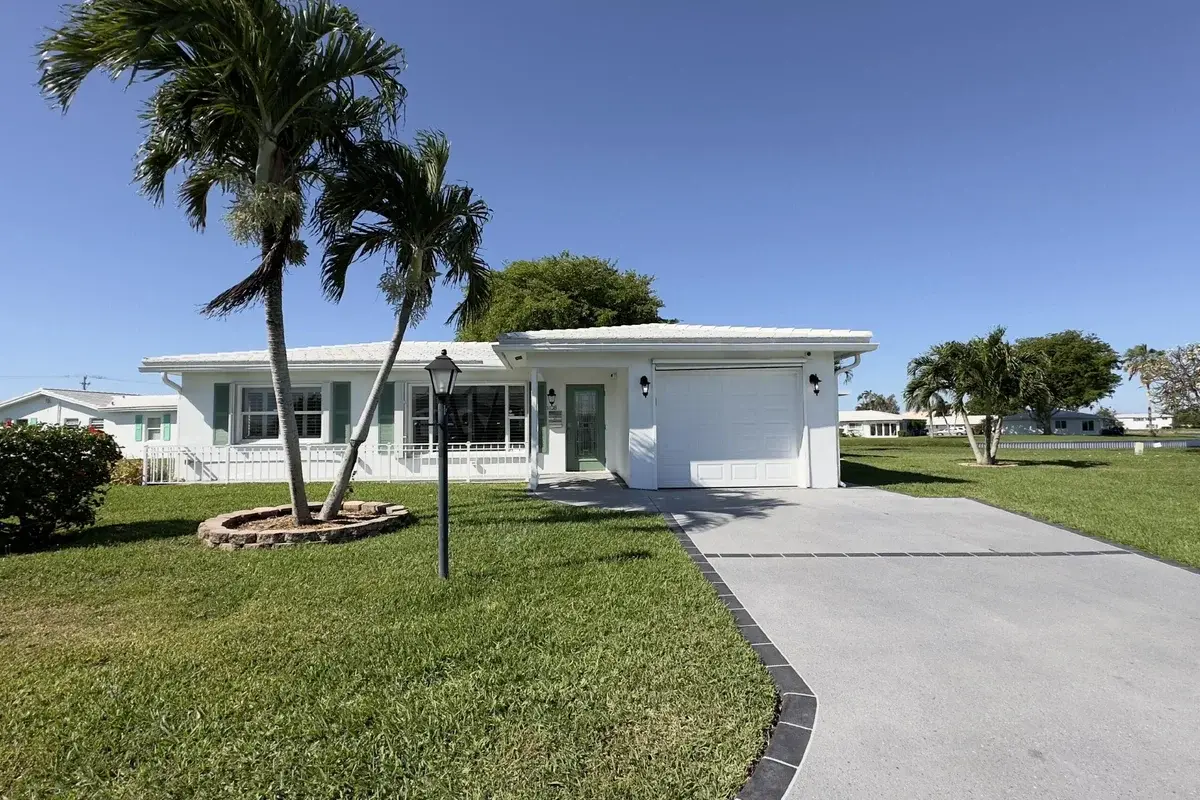 1108 W Ocean Ave, Boynton Beach: photo 1 of 38