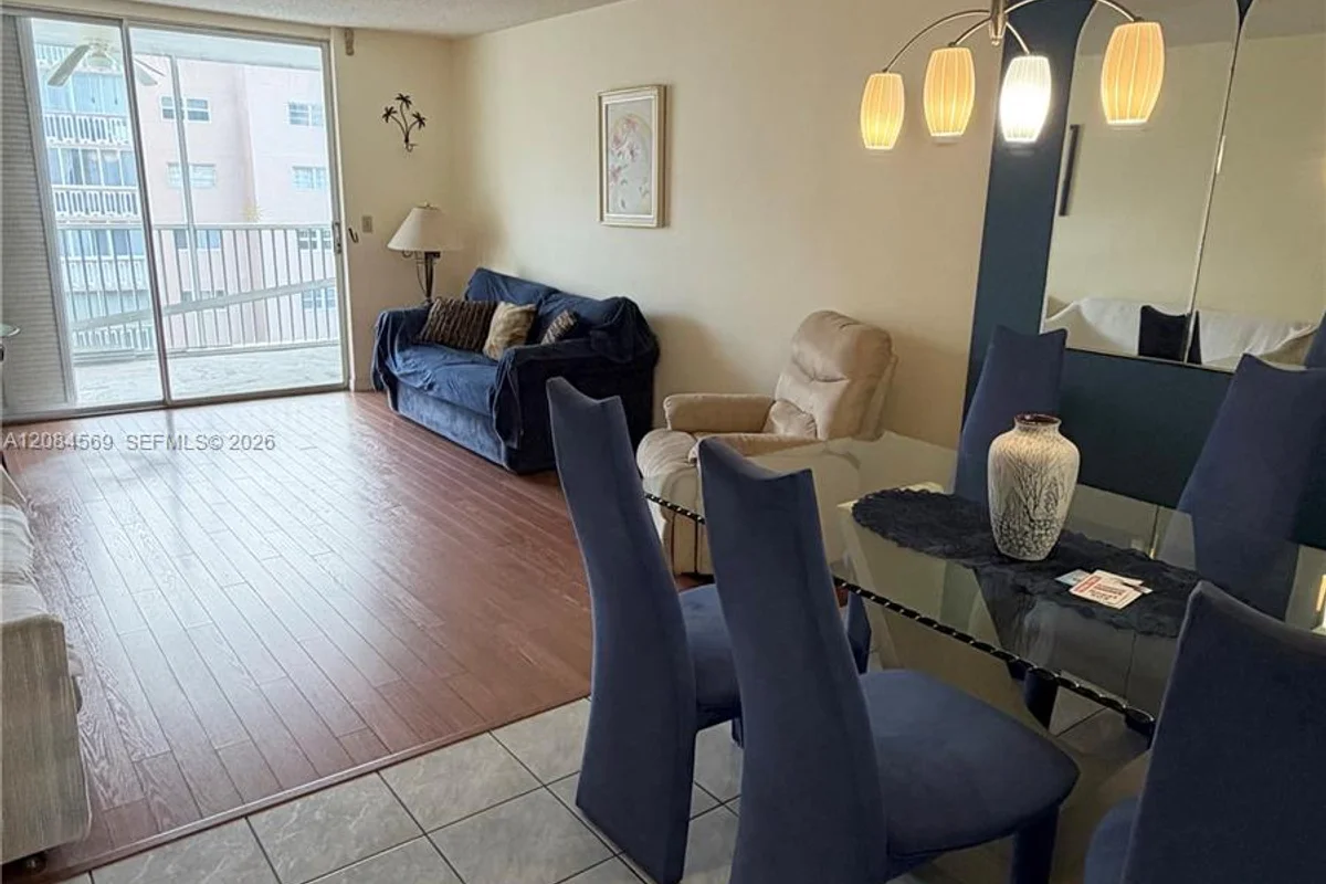 319 NE 14th Ave #505, Hallandale Beach: photo 1 of 6