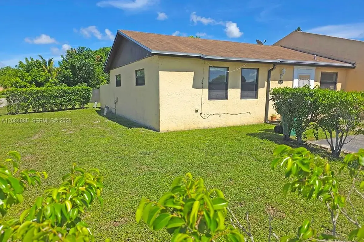 Villa in Miami Gardens: photo 1 of 5