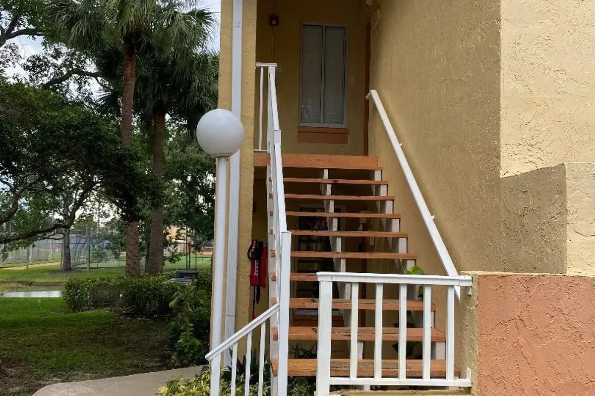 1095 Coral Club Dr, Coral Springs: photo 1 of 32