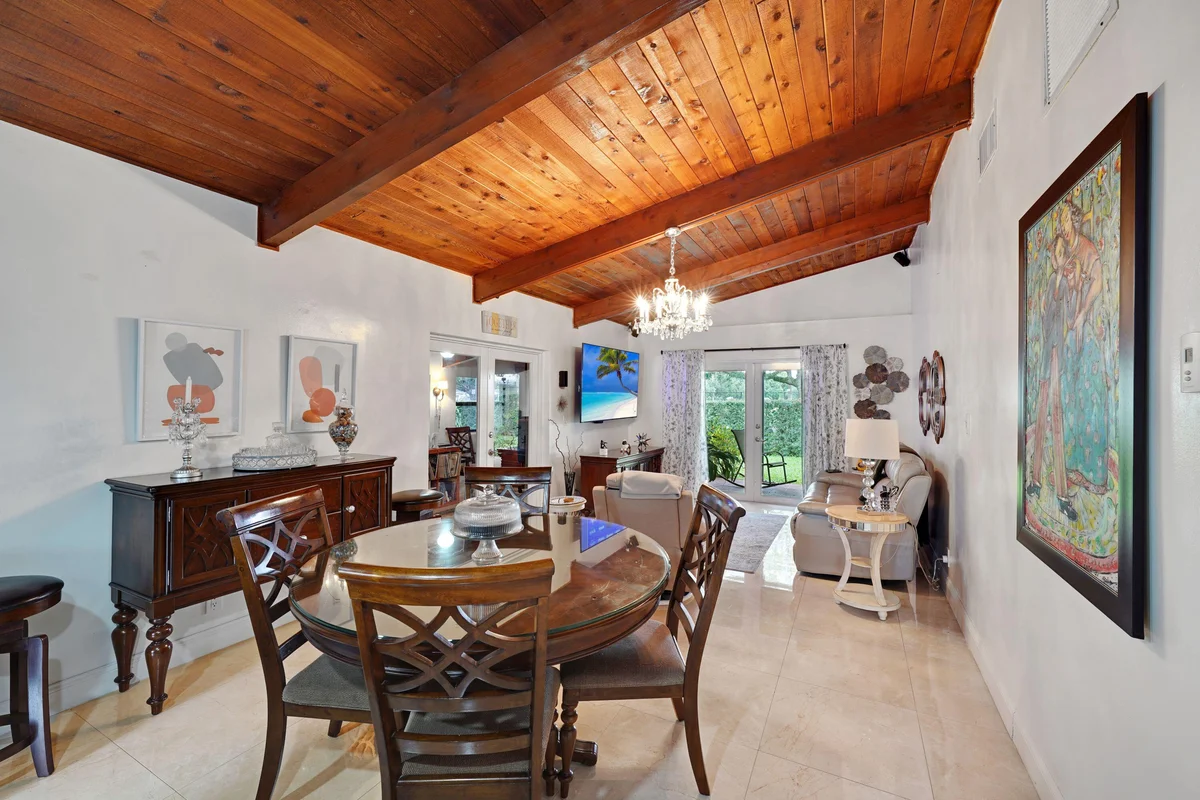 145 Essex Rd #1-30, Hollywood: photo 1 of 53