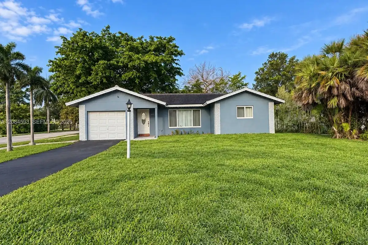 8001 NW 108 Ave, Tamarac: photo 1 of 18
