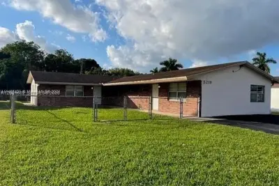 5219 SW 43rd Ter #2, Dania Beach: photo 1 of 9