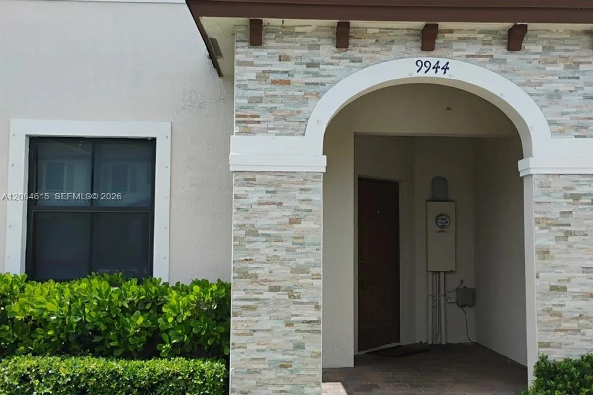 9944 SW 228th Ter, Miami: photo 1 of 25